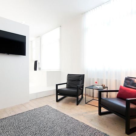 Maison Nationale City Flats & Suites Αμβέρσα Δωμάτιο φωτογραφία A room at the hotel