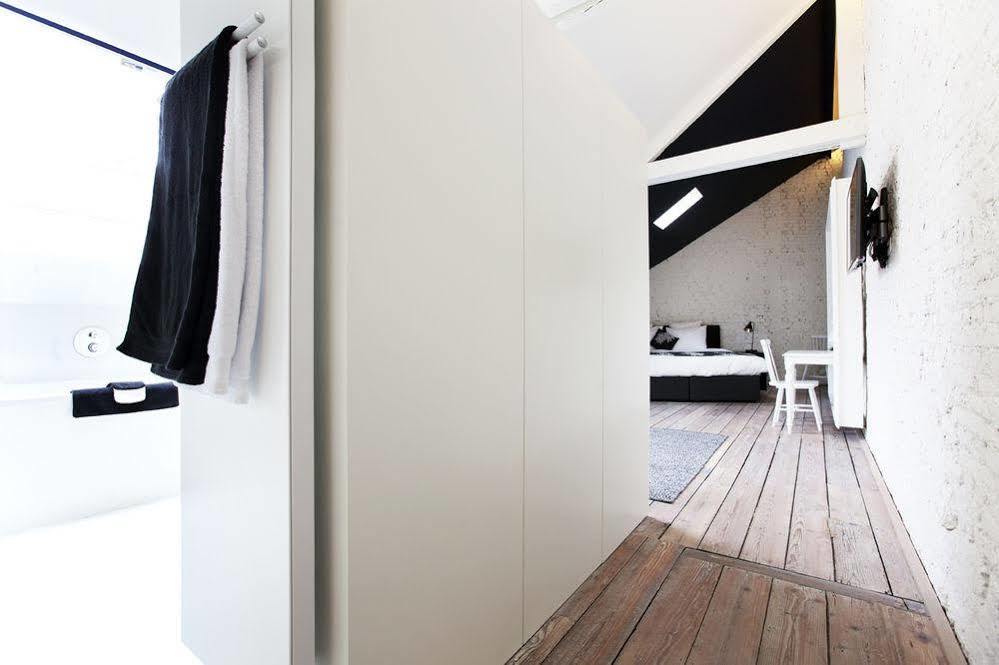 Maison Nationale City Flats & Suites Αμβέρσα Εξωτερικό φωτογραφία A bathroom in the hotel